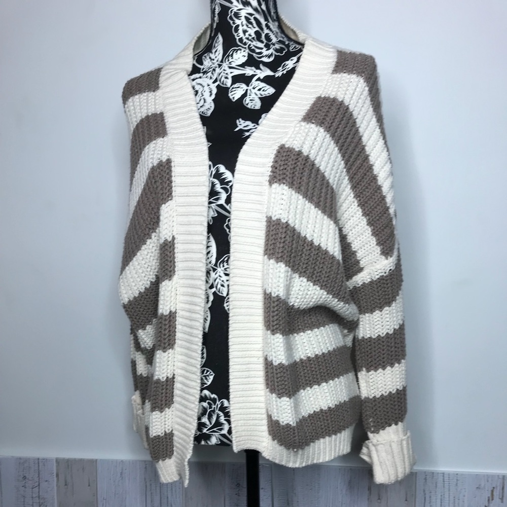 Cardi shrug